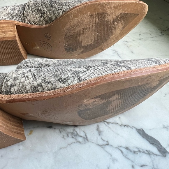 Chinese Laundry Ankle Boot - Picture 4 of 6